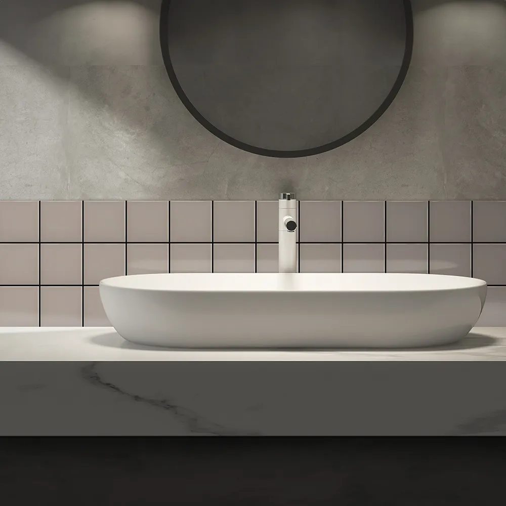 Ambiente alicatado con Azulejo 10x10 Liso Brillo Color Gris Claro