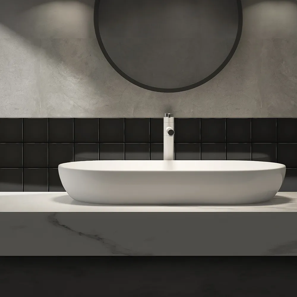 Ambiente alicatado con Azulejo 10x10 Liso Brillo Color Gris Oscuro