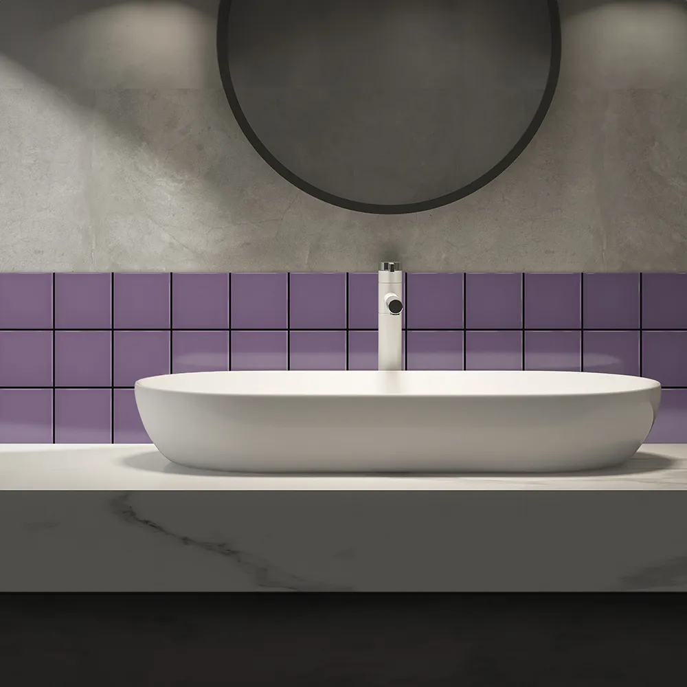 Ambiente alicatado con Azulejo 10x10 Liso Brillo Color Lila