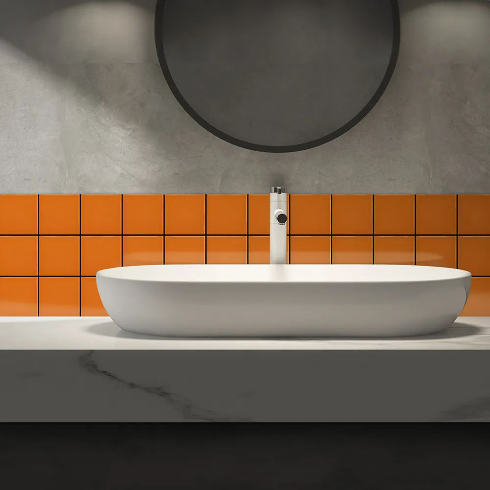 Ambiente alicatado con Azulejo 10x10 Liso Brillo Color Naranja