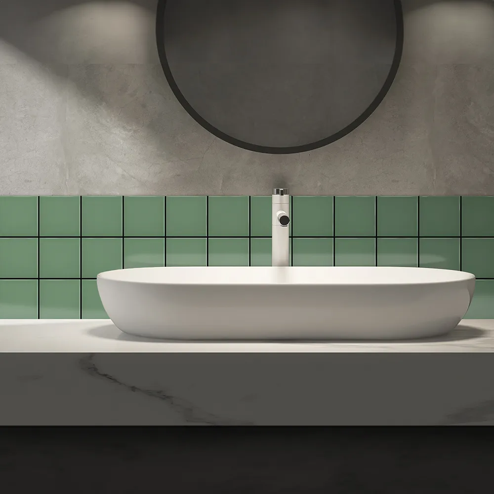 Ambiente alicatado con Azulejo 10x10 Liso Brillo Color Verde Oscuro