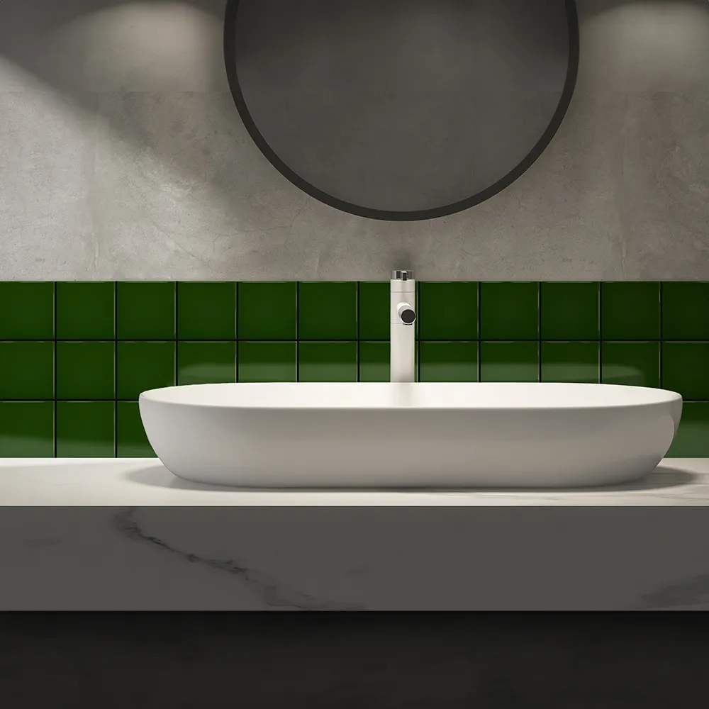 Ambiente alicatado con Azulejo 10x10 Liso Brillo Color Verde Victoriano