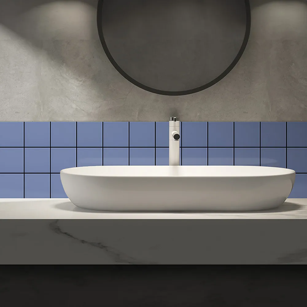 Ambiente alicatado con Azulejo 10x10 Liso Mate Color Azul Cielo