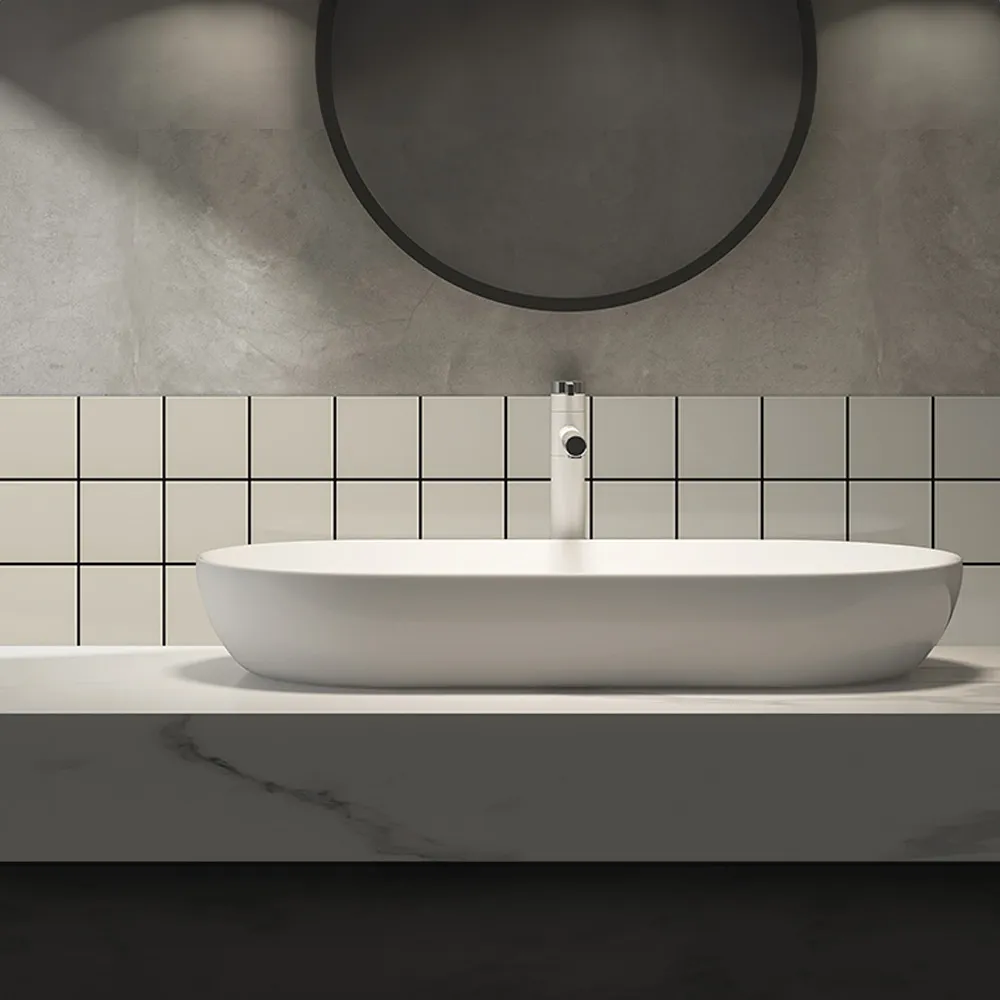 Ambiente alicatado con Azulejo 10x10 Liso Mate Color Hueso