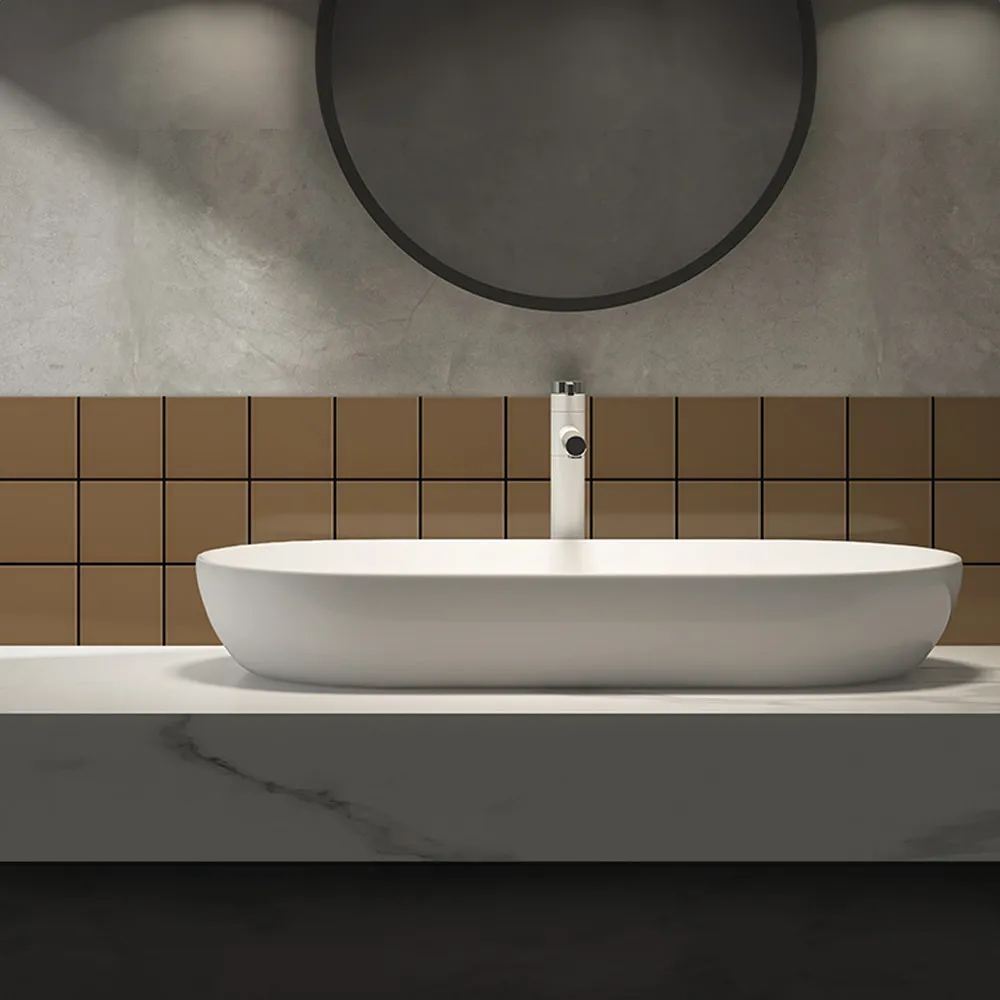 Ambiente alicatado con Azulejo 10x10 Liso Mate Color Marrón Caramelo