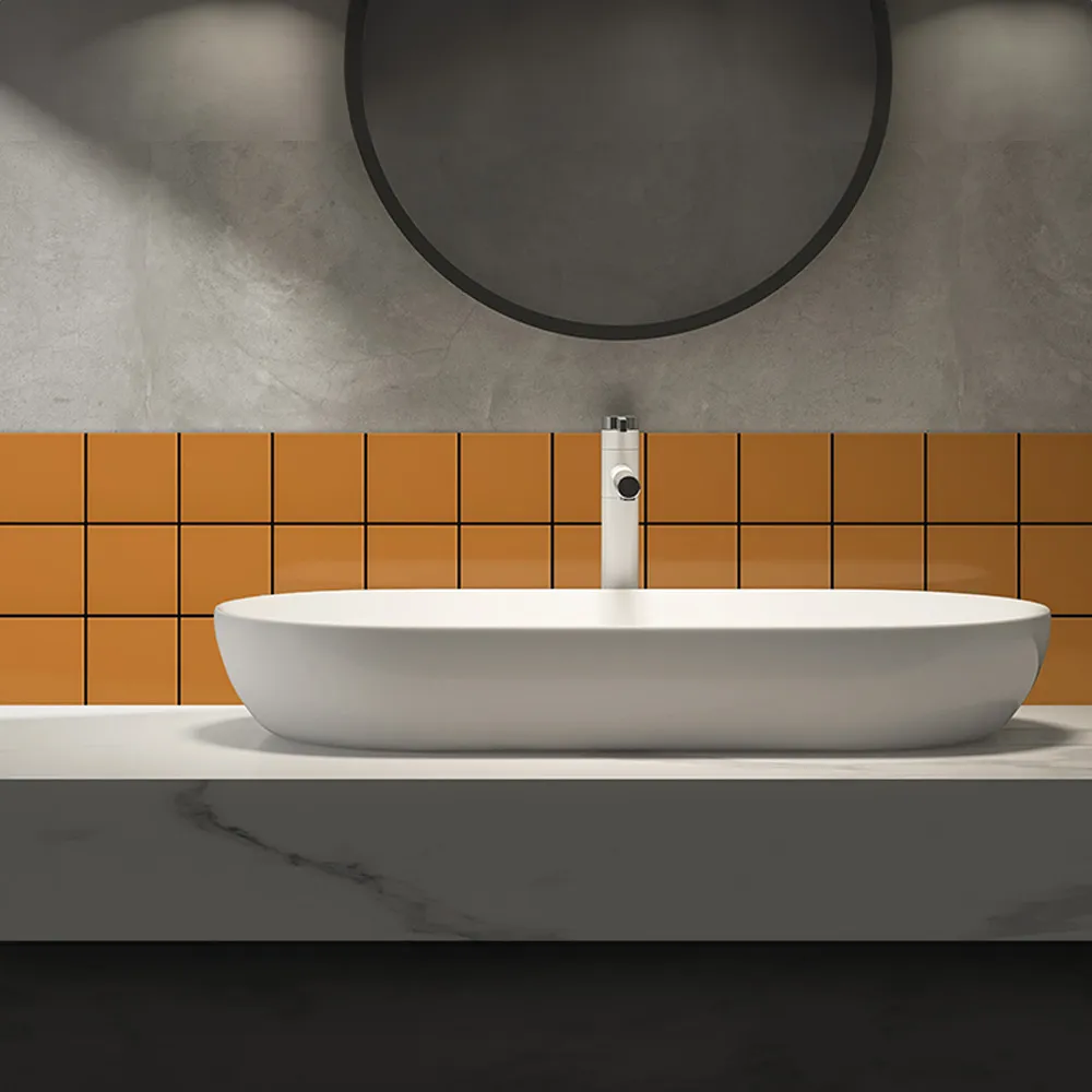 Ambiente alicatado con Azulejo 10x10 Liso Mate Color Naranja Mango