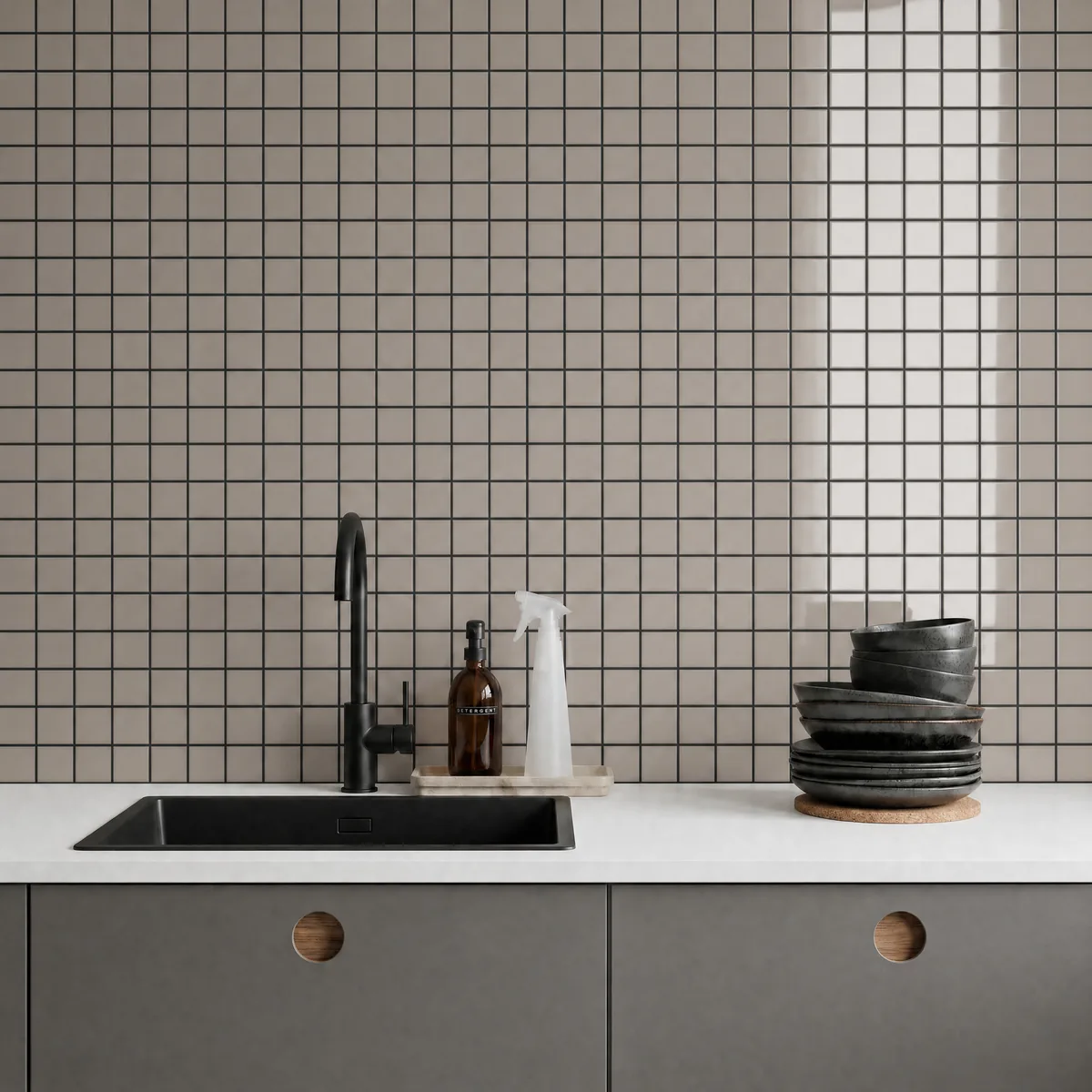 Ambiente alicatado con Azulejo 30x30 Mosaico Brillo Color Gris Claro