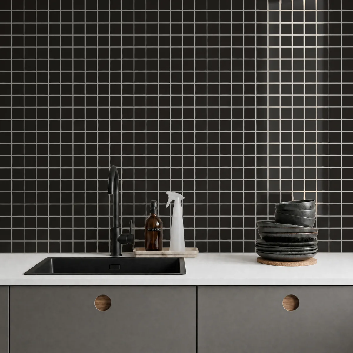 Ambiente alicatado con Azulejo 30x30 Mosaico Brillo Color Gris Oscuro