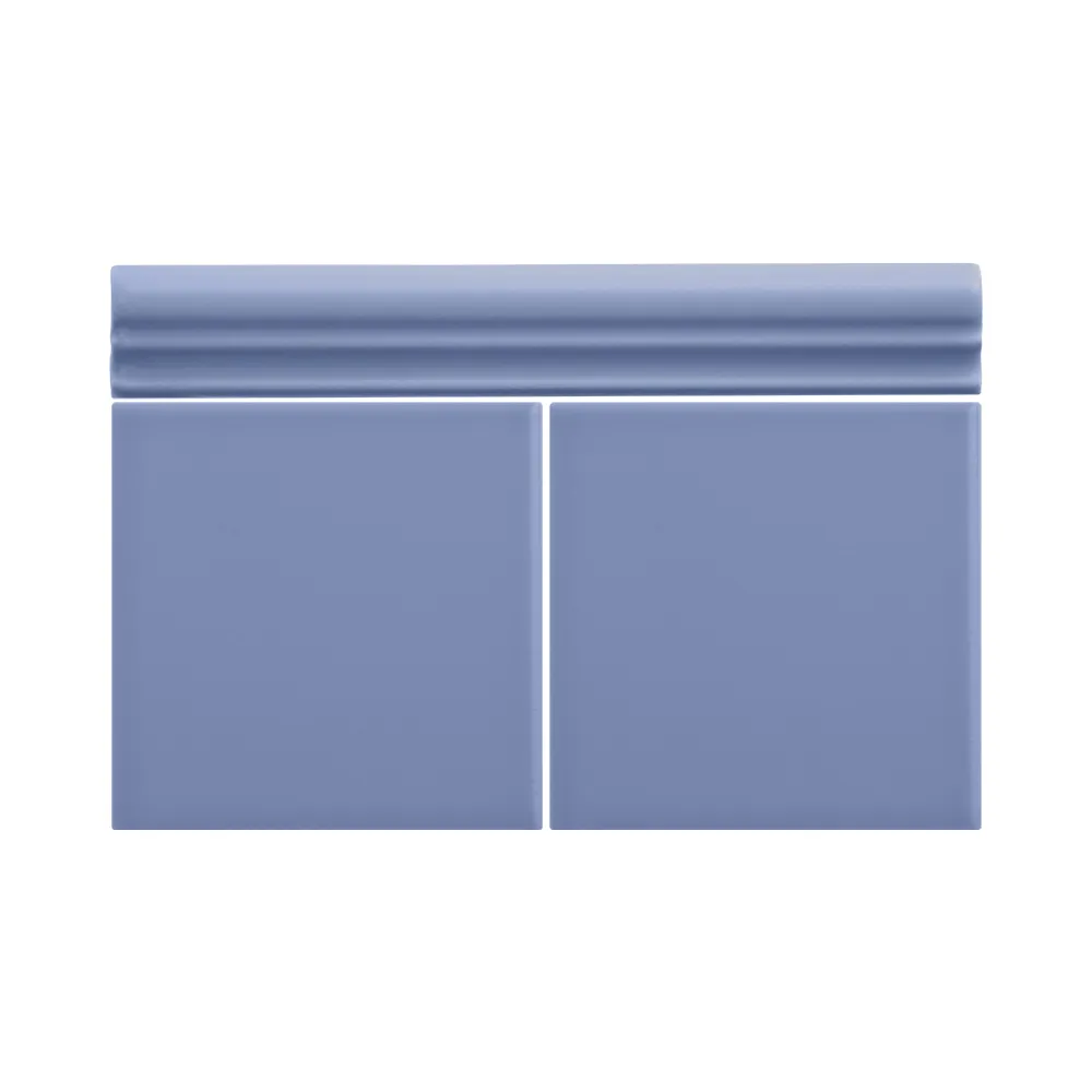 Colocación de Moldura Cerámica 3x20 cm Color Azul Cielo Mate entre azulejos