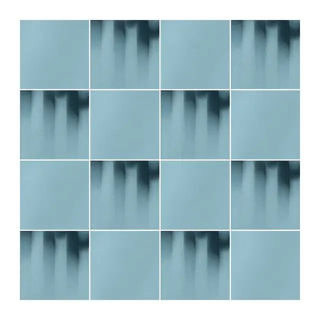 Ejemplo 3 de colocación: Azulejo Fumé 10x10 Azul Bebé Brillo alternado en damero con Azulejo 10x10 Liso Brillo Color Azul Bebé