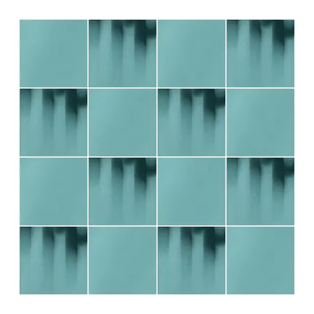 Ejemplo 3 de colocación: Azulejo Fumé 10x10 Azul Océano Brillo alternado en damero con Azulejo 10x10 Liso Brillo Color Azul Océano