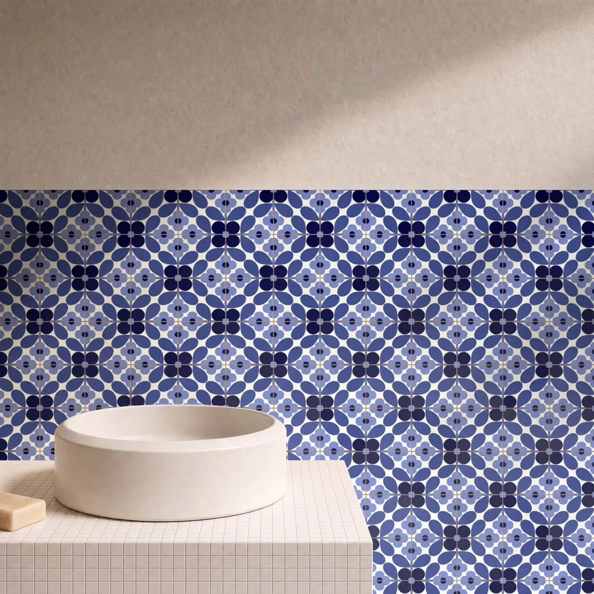 Otro ambiente con Azulejo Sixties Crema Brillo 10x10 Azul Noche