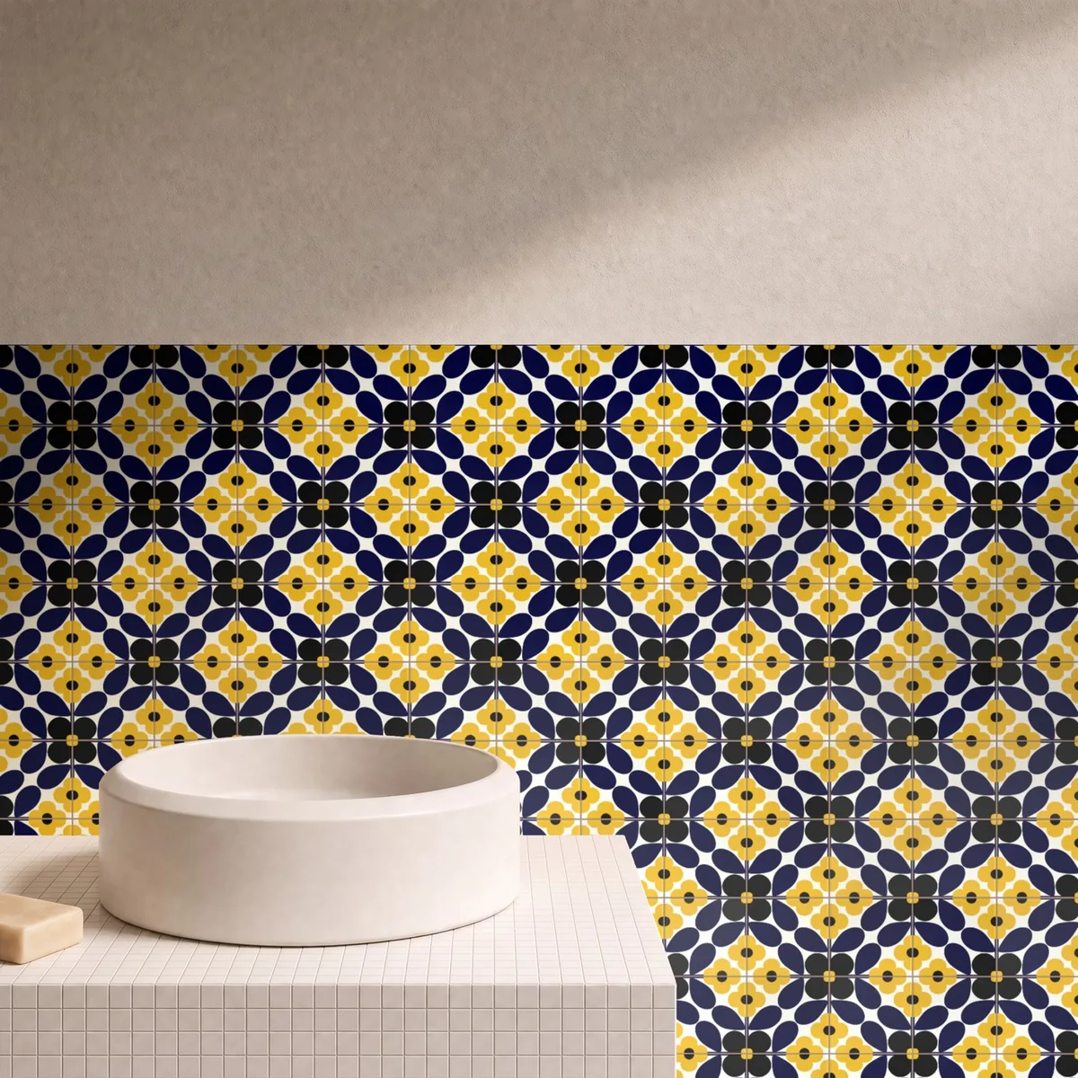 Otro ambiente con Azulejo Sixties Crema Mate 10x10 Azul Índigo