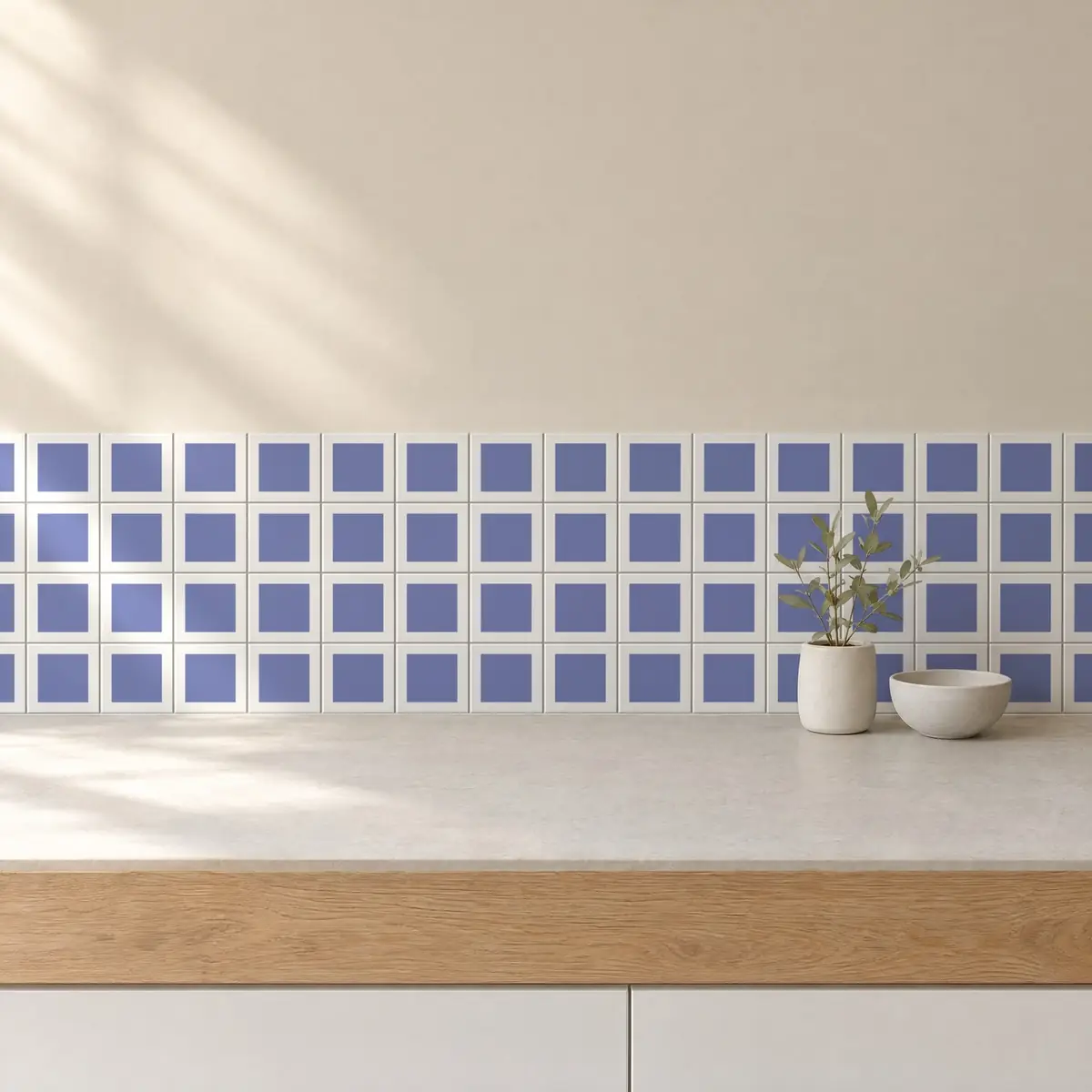 Cocina con Azulejo Square Blanco Brillo 10x10 Azul Claro de frente de encimera