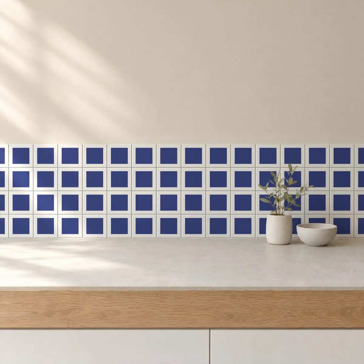 Cocina con Azulejo Square Blanco Brillo 10x10 Azul Oscuro de frente de encimera