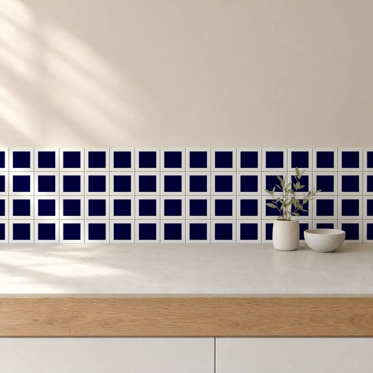 Cocina con Azulejo Square Blanco Brillo 10x10 Azul Victoriano de frente de encimera