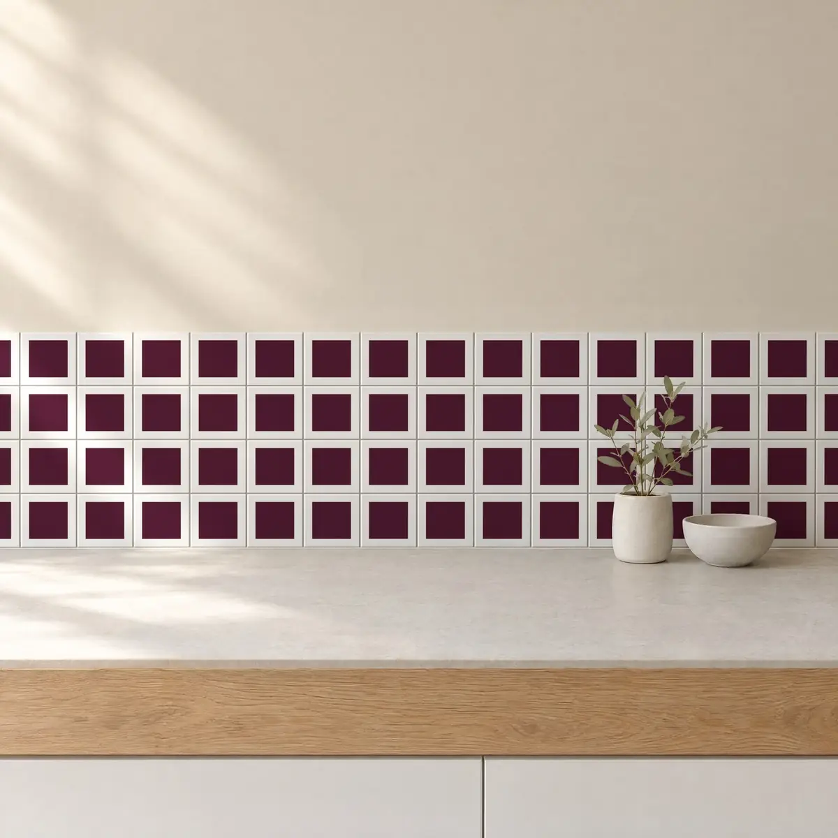 Cocina con Azulejo Square Blanco Brillo 10x10 Berenjena de frente de encimera