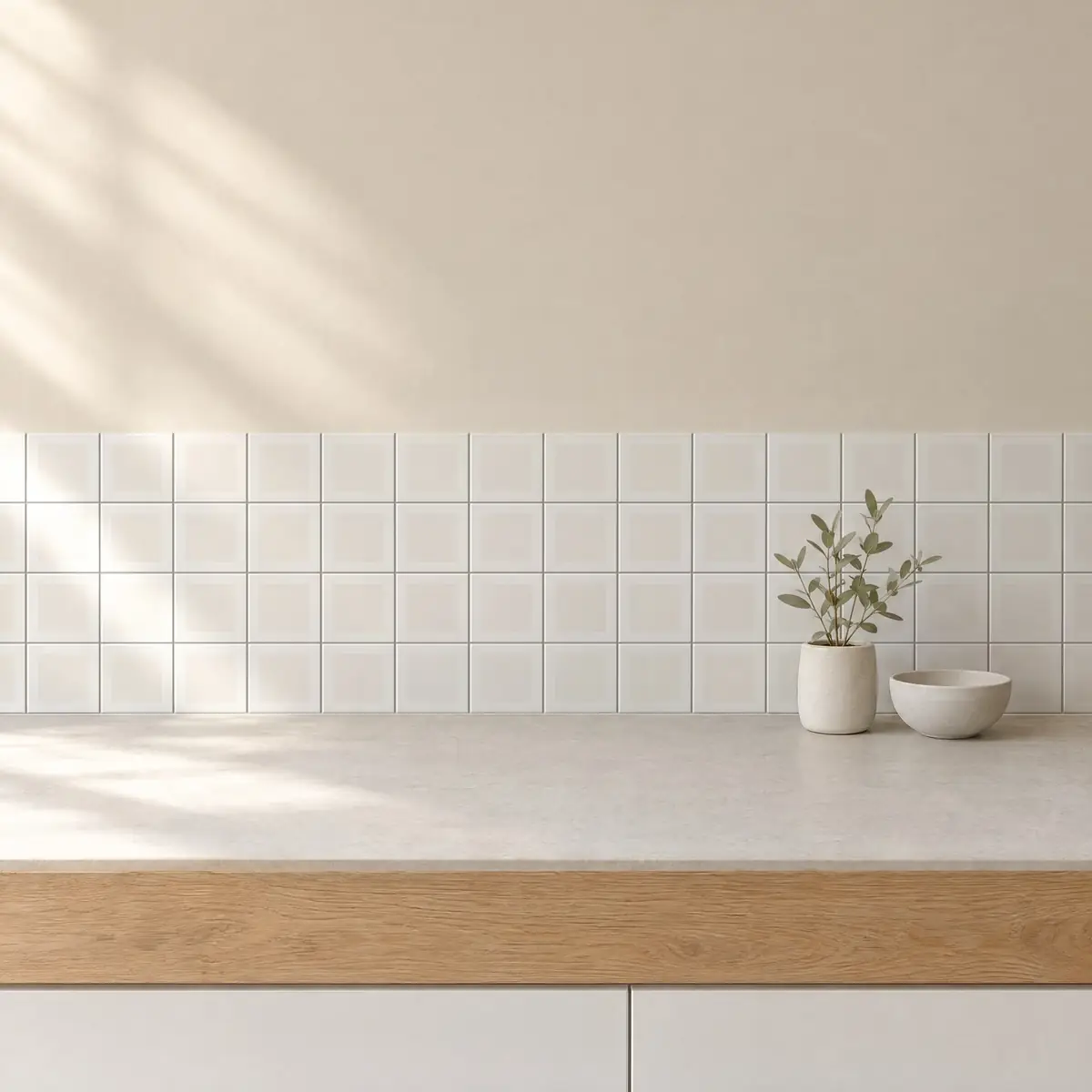 Cocina con Azulejo Square Blanco Brillo 10x10 Blanco Perla de frente de encimera