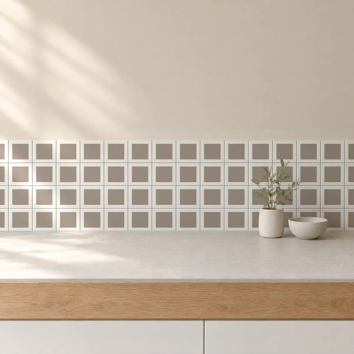 Cocina con Azulejo Square Blanco Brillo 10x10 Gris Claro de frente de encimera