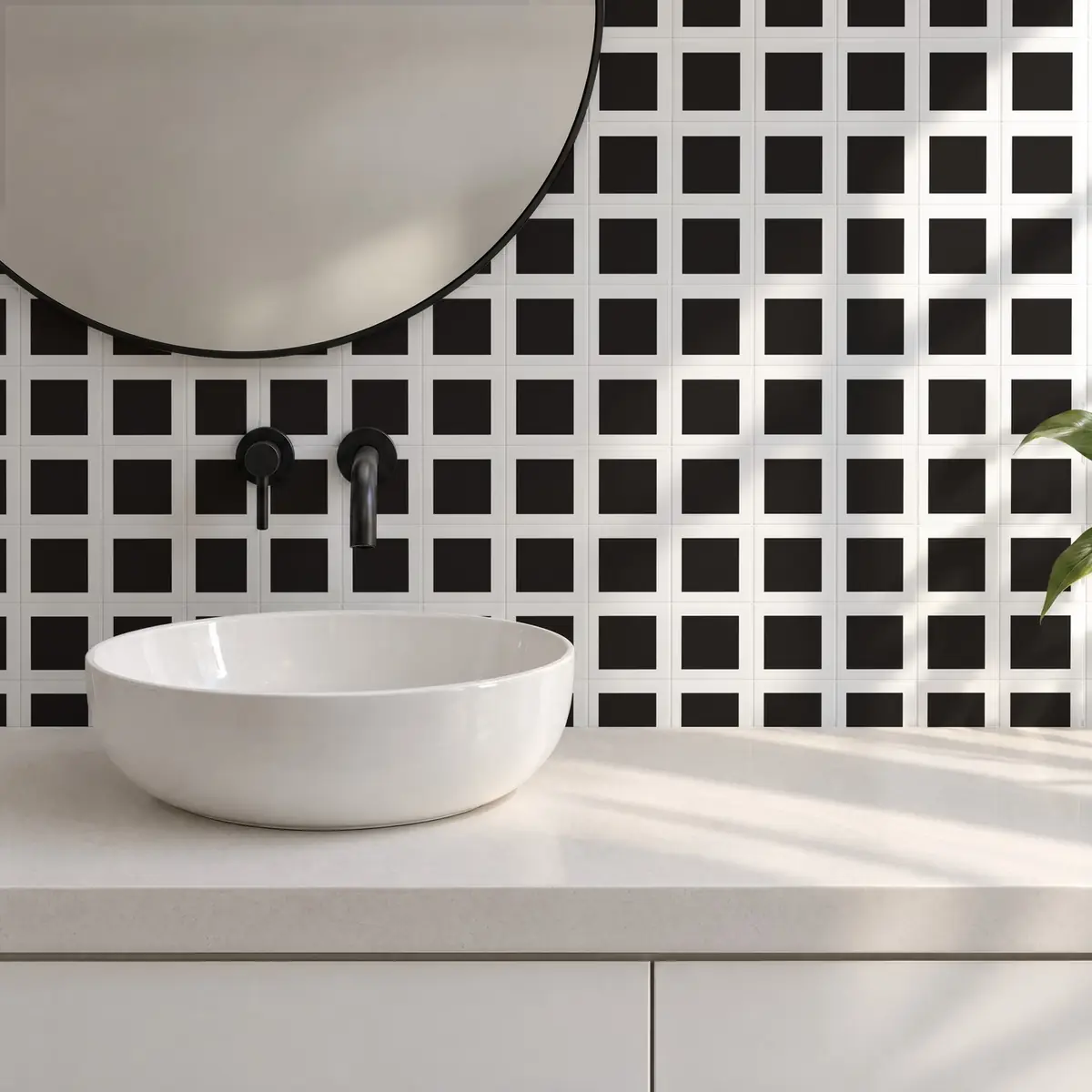 Baño alicatado con Azulejo Square Blanco Brillo 10x10 Negro Carbón