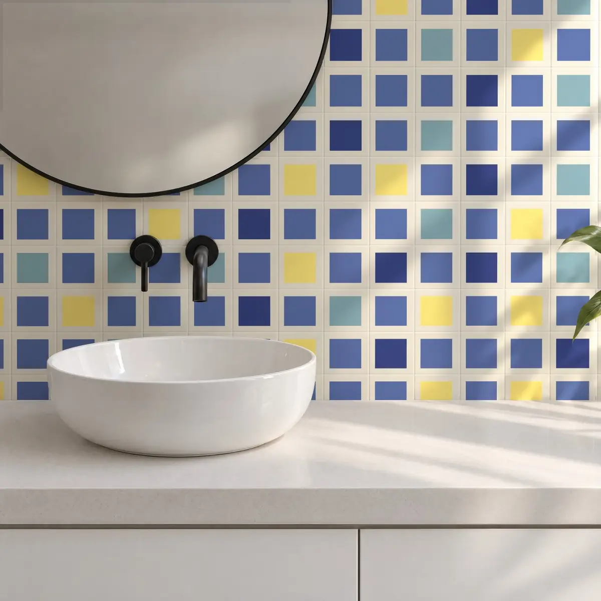 Baño alicatado con Azulejo Square Crema Brillo 10x10 Azul Marino combinado con otros colores