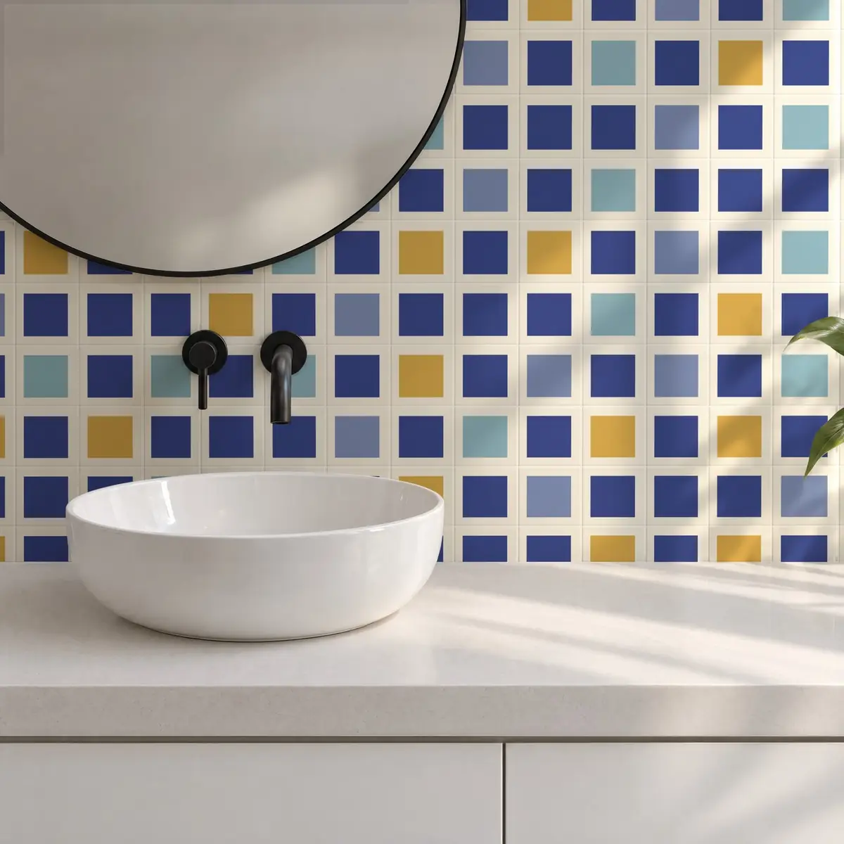 Baño alicatado con Azulejo Square Crema Mate 10x10 Azul Oscuro combinado con otros colores