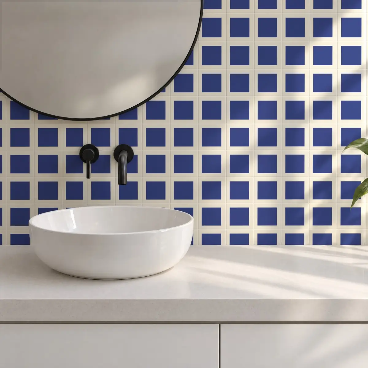 Baño alicatado con Azulejo Square Crema Mate 10x10 Azul Oscuro