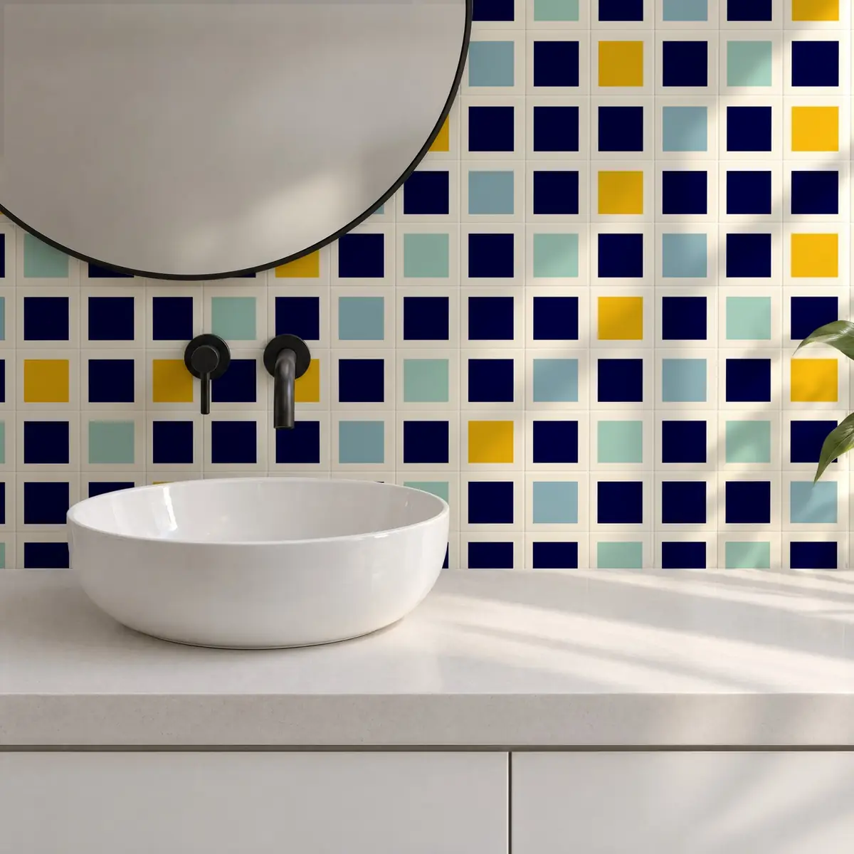 Baño alicatado con Azulejo Square Crema Brillo 10x10 Azul Victoriano combinado con otros colores