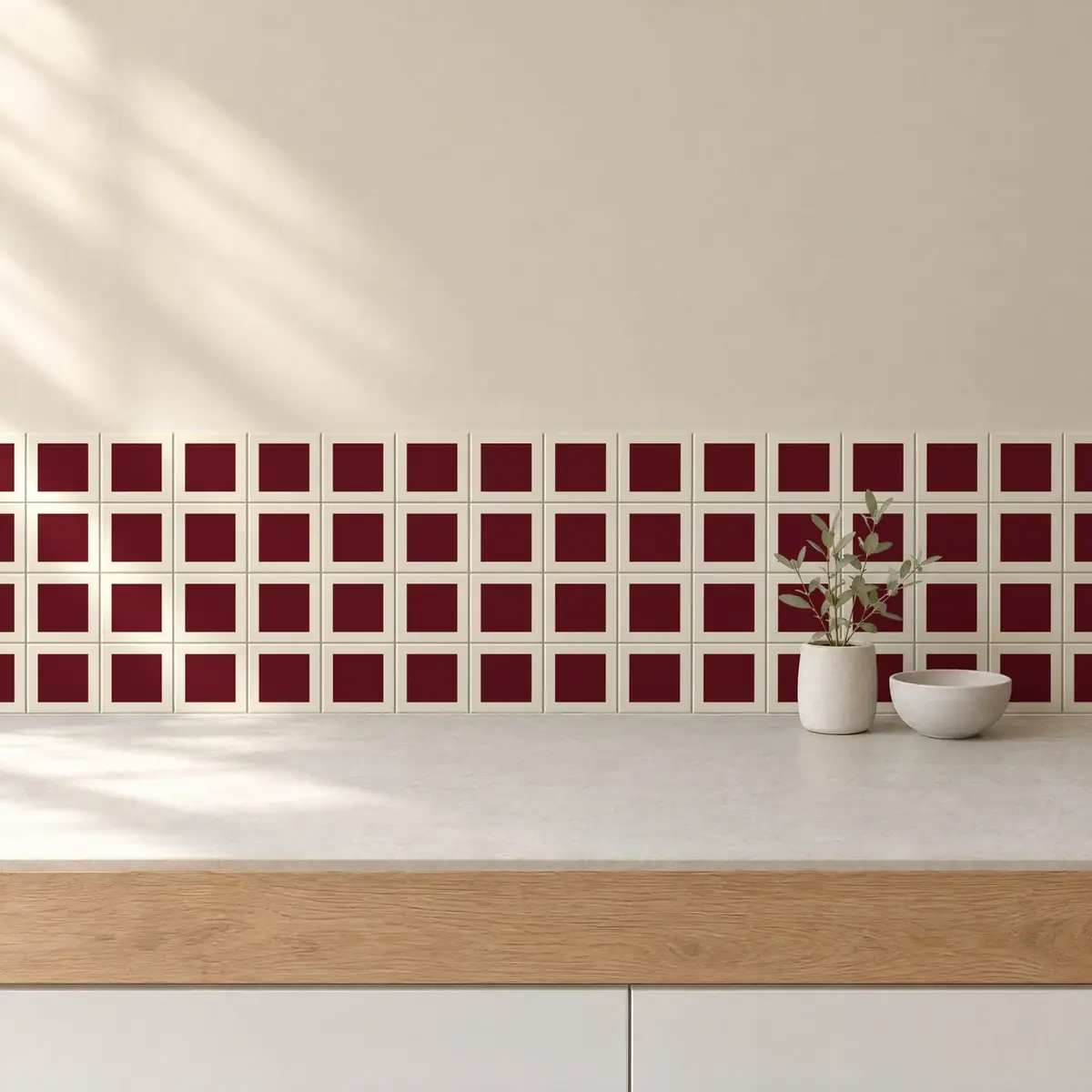 Cocina con Azulejo Square Crema Brillo 10x10 Burdeos de frente de encimera