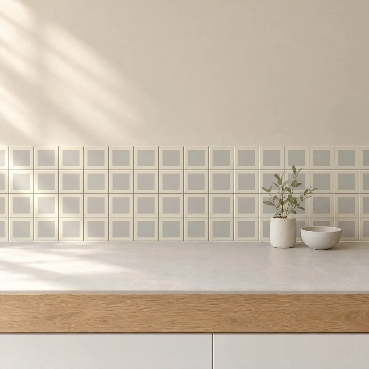 Cocina con Azulejo Square Crema Brillo 10x10 Gris Ceniza de frente de encimera