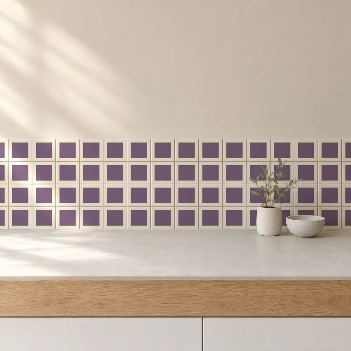 Cocina con Azulejo Square Crema Brillo 10x10 Lila de frente de encimera