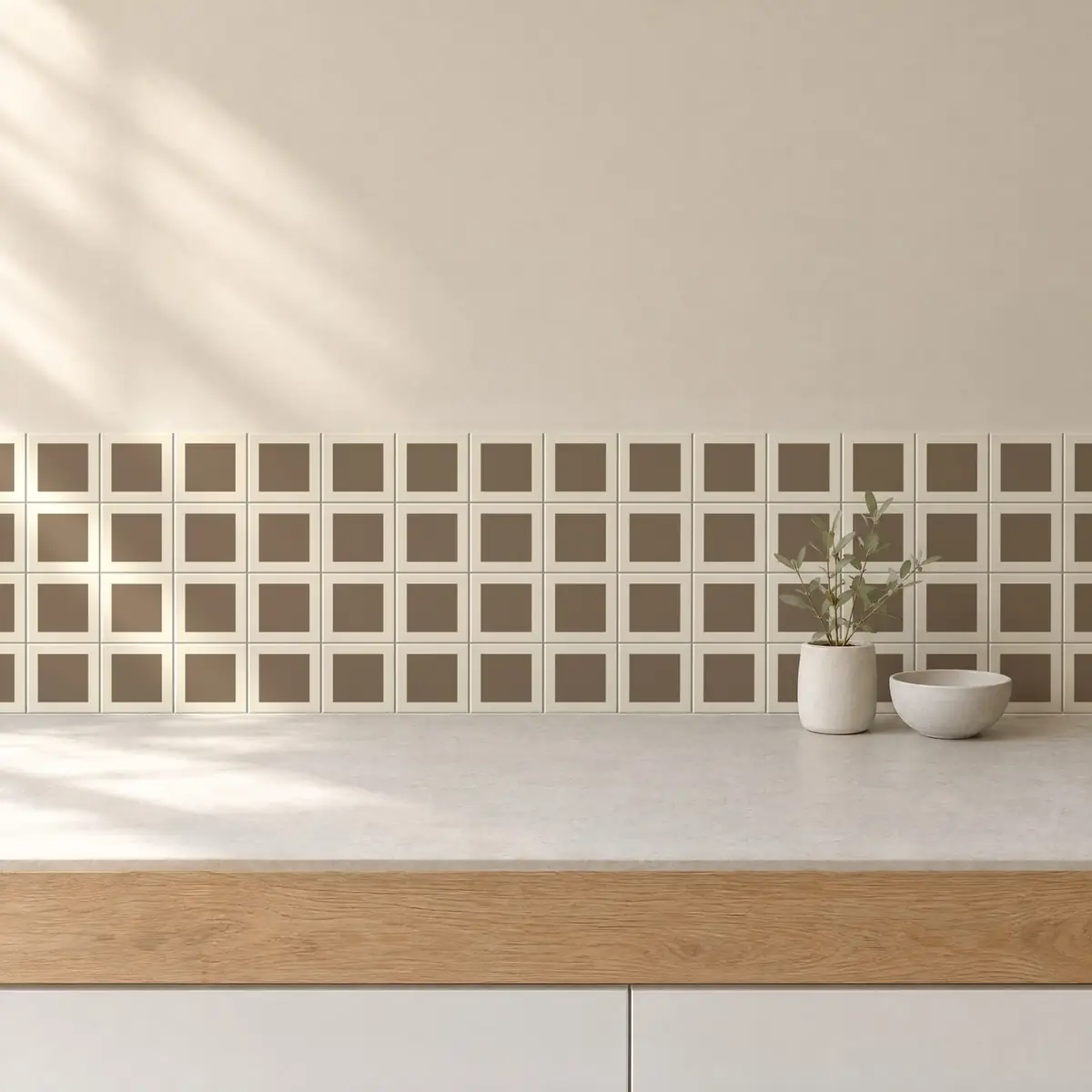 Cocina con Azulejo Square Crema Brillo 10x10 Marrón Piedra de frente de encimera