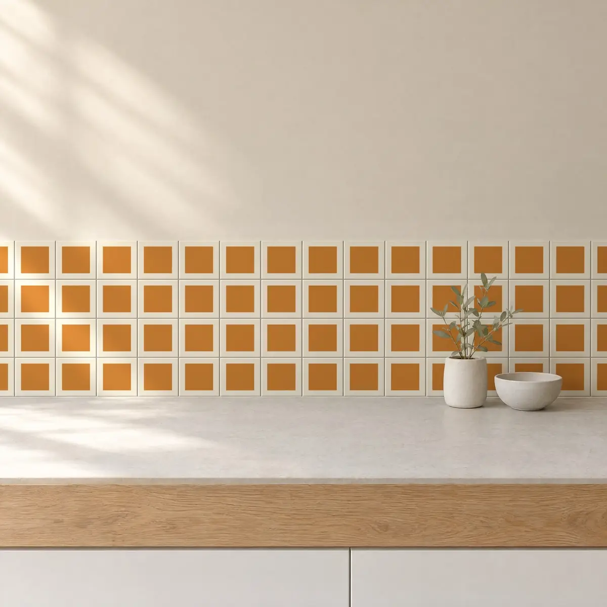 Cocina con Azulejo Square Crema Brillo 10x10 Naranja Mango de frente de encimera