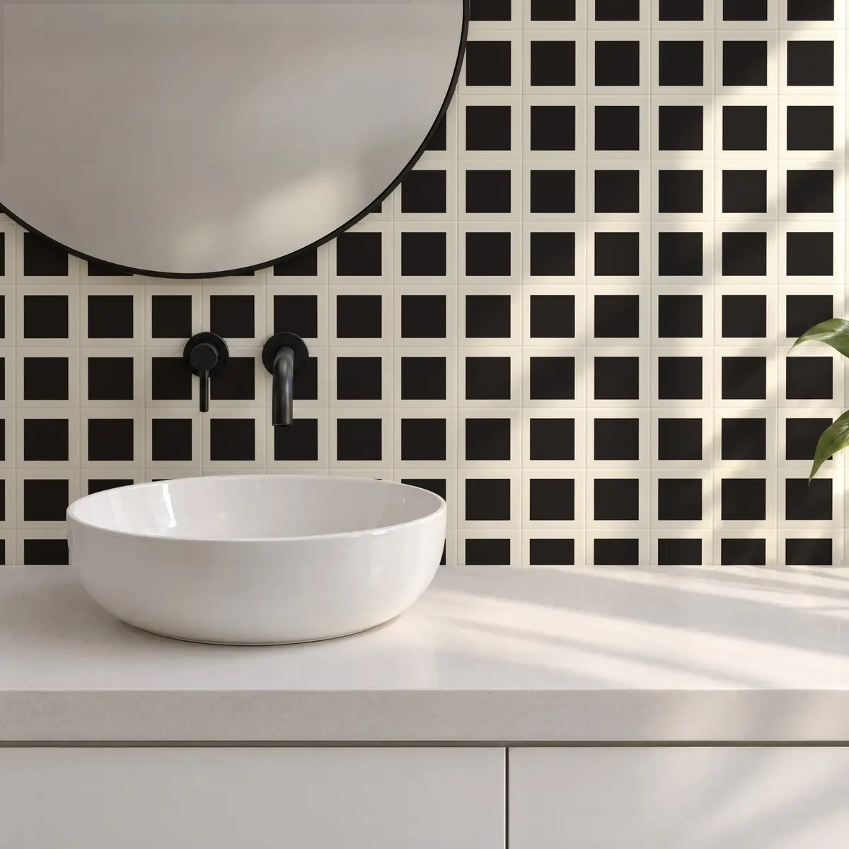 Baño alicatado con Azulejo Square Crema Brillo 10x10 Negro Carbón