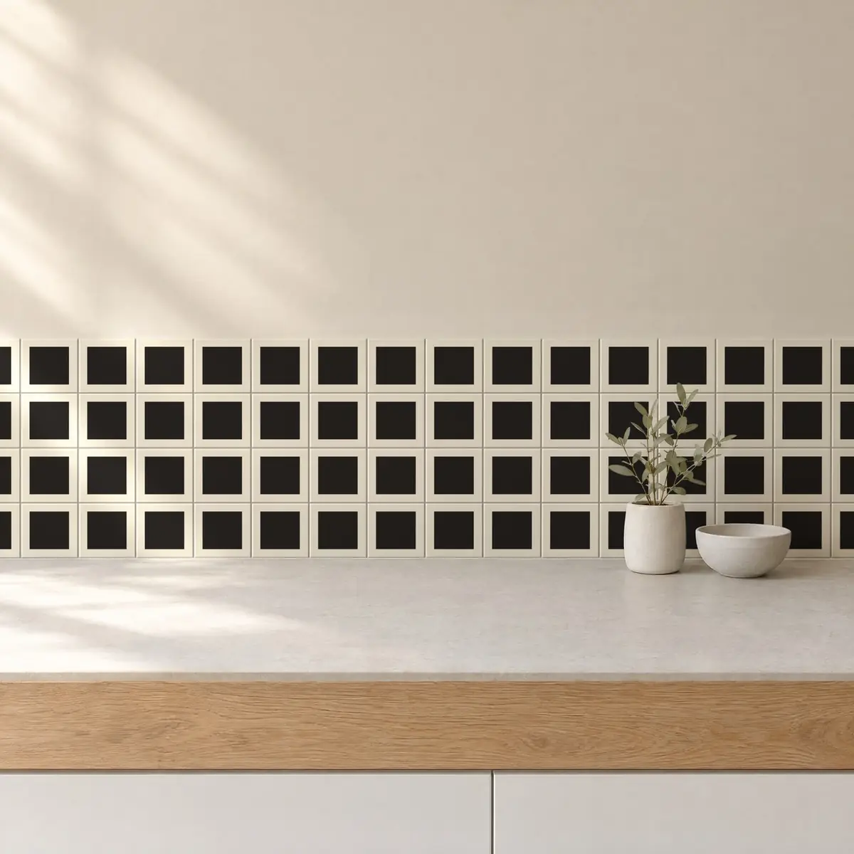 Cocina con Azulejo Square Crema Brillo 10x10 Negro Carbón de frente de encimera