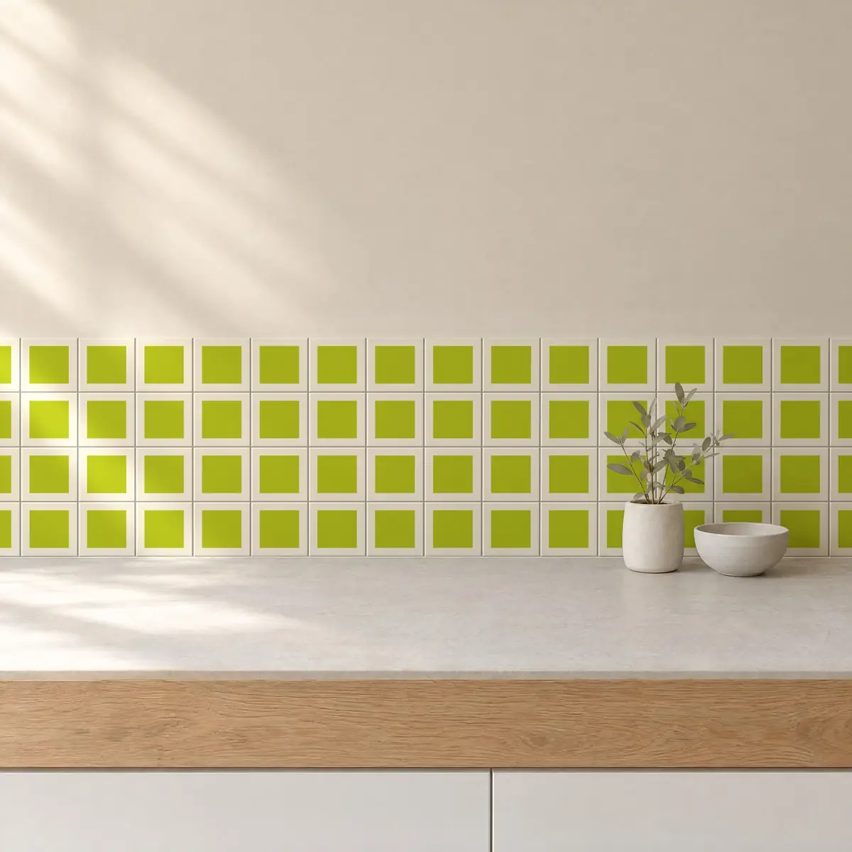 Cocina con Azulejo Square Crema Brillo 10x10 Verde Musgo de frente de encimera